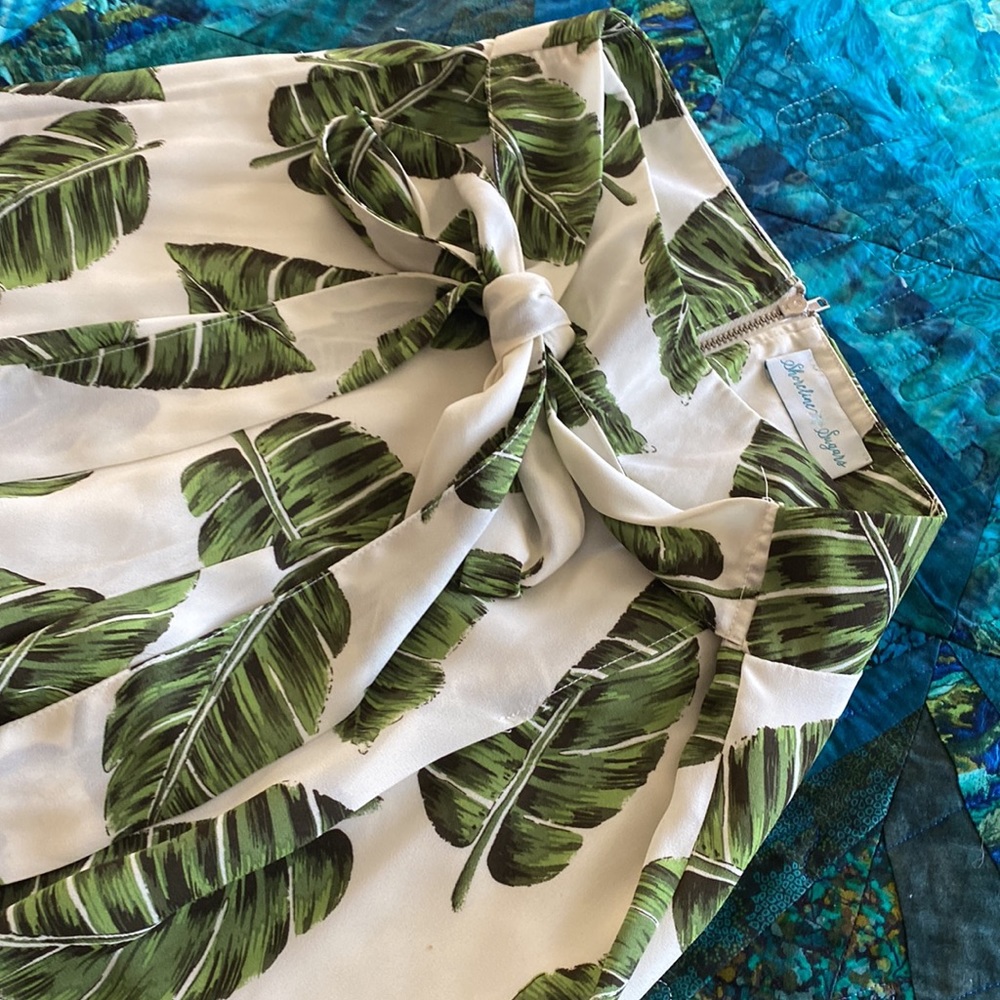 NWOT Boutique Palm Print Wide Leg Pants Size Small